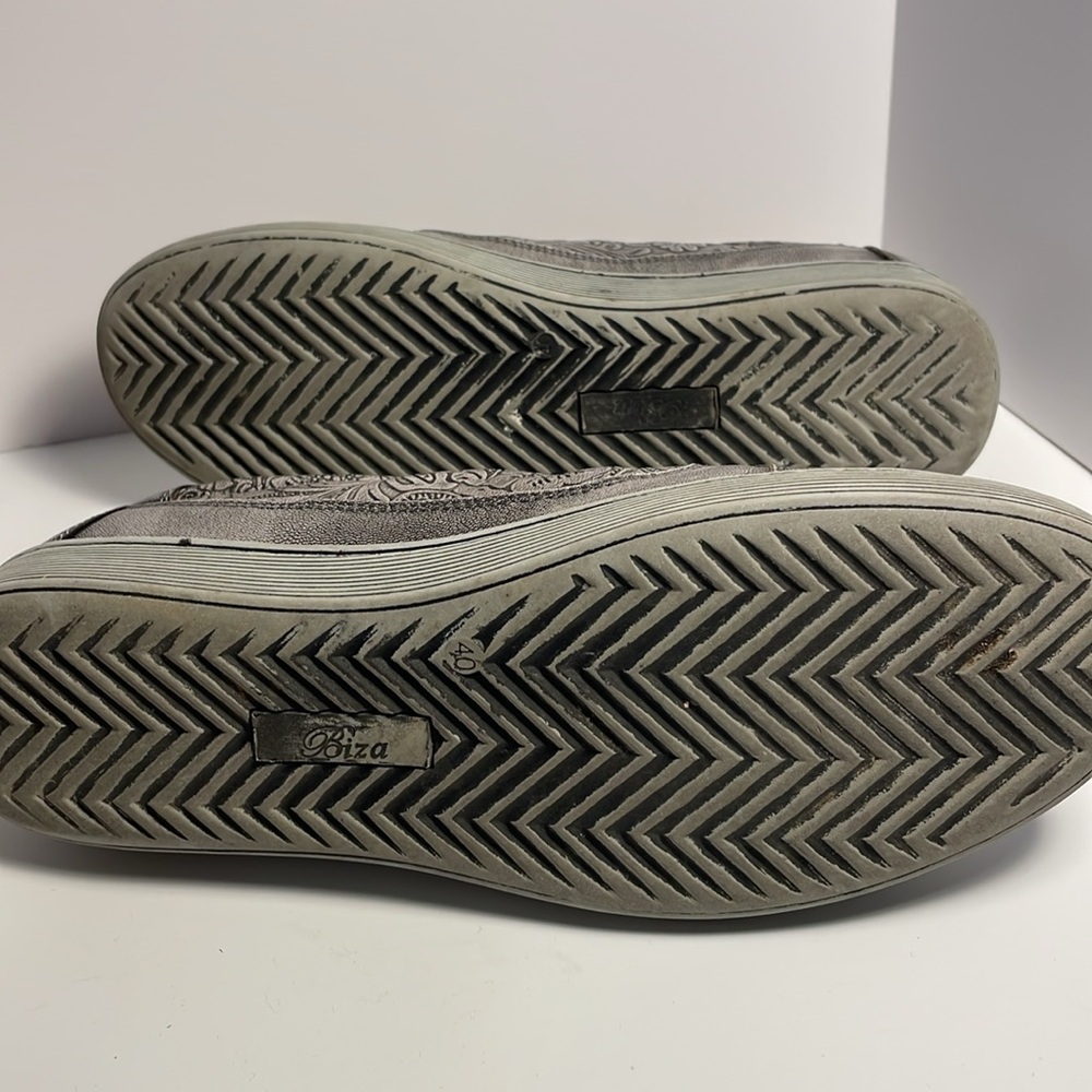 Aztec Women's Charcoal Sneakers - Picture 3 of 6